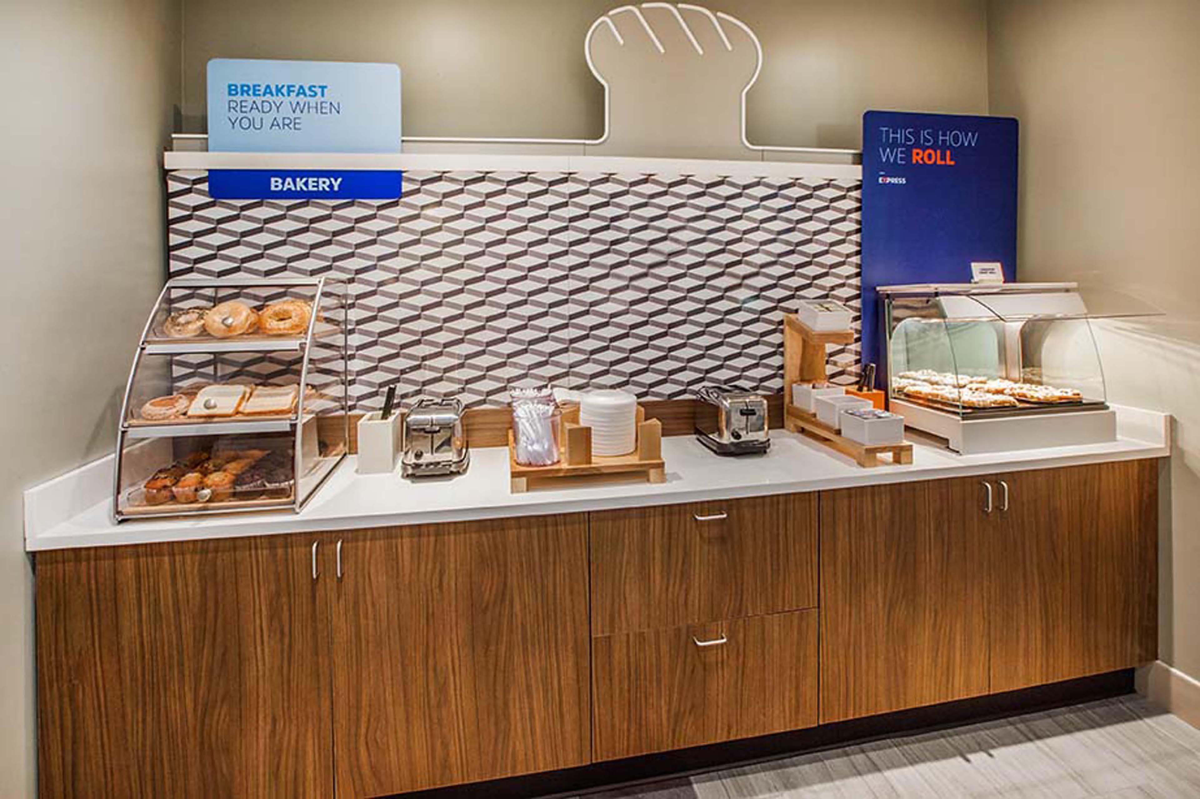 Holiday Inn Express Apex - Raleigh By Ihg Exterior foto